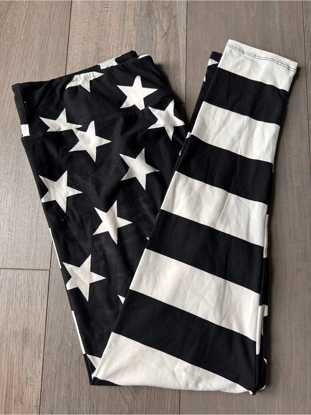LuLaRoe Black & White Star and Stripe Leggings